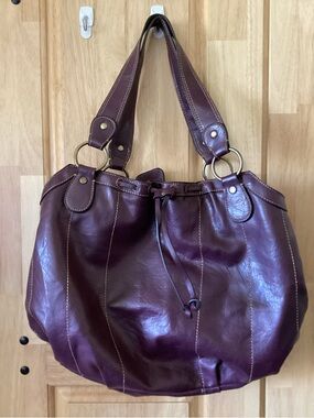 Classic Leather Tote Bag in Deep Plum